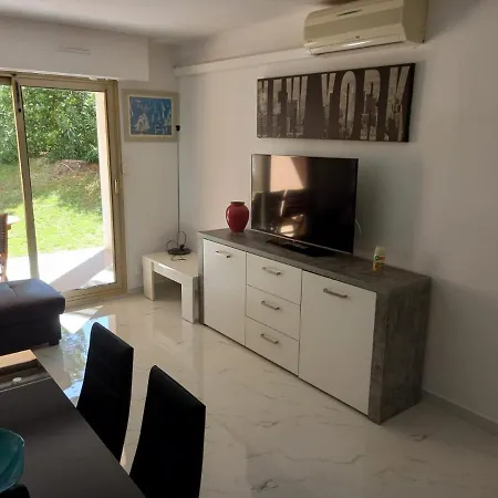 Apartment T3 A/c Cote D'azur, Piscine, A 350m, Wifi Vallauris